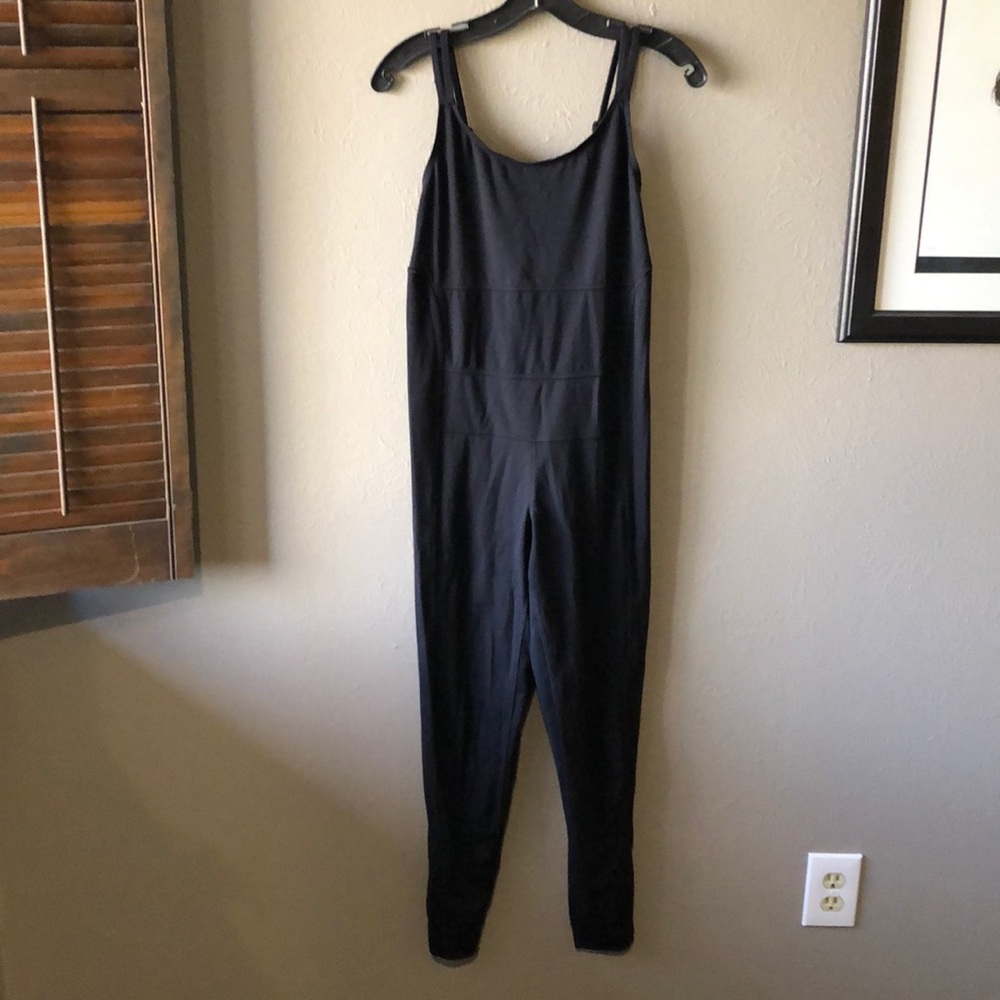 Very comfy, never worn bodysuit. XS fits like a 10-12
